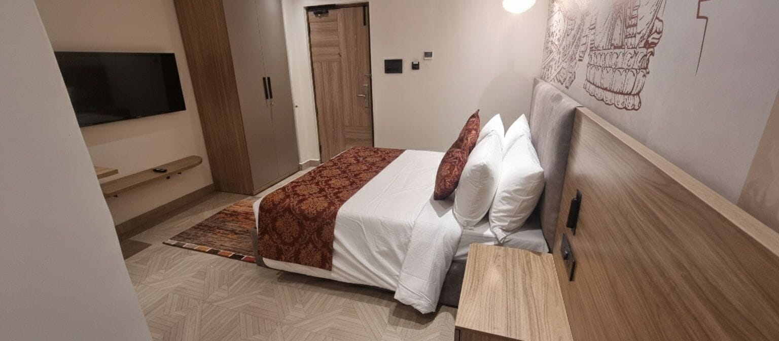 Skrivebord, arbejdsområde til bærbare computere, mørklægningsgardiner