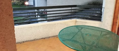 Basic Apartment | Terrace/patio