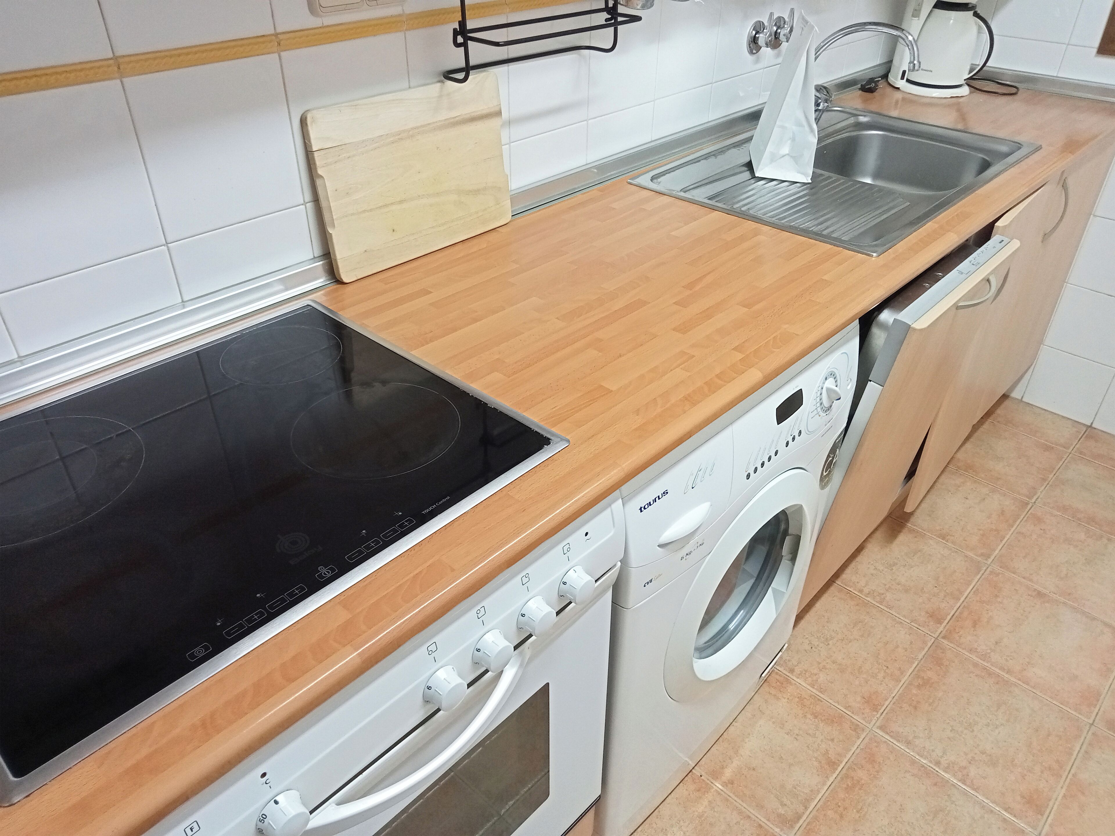 Basic Apartment | Private kitchen | Fridge, microwave, stovetop, cookware/dishes/utensils