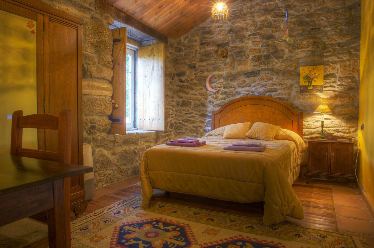 3 bedrooms, iron/ironing board, bed sheets