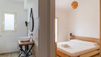 3 habitaciones, tabla de planchar con plancha, wifi y ropa de cama