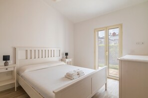 3 habitaciones, tabla de planchar con plancha, wifi y ropa de cama 