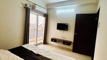 Room, Balcony | Free WiFi