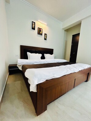 Room, Balcony | Free WiFi
