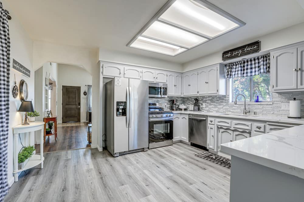 Pet-friendly Yard! Home 3 Mi to Sky River Casino - Clarksburg, CA