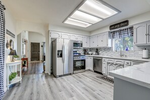 House (3 Bedrooms) | Interior - Pet-friendly Yard! Home 3 Mi to Sky River Casino (Elk Grove)