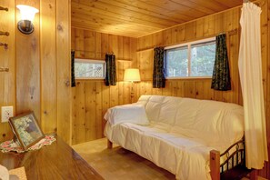 Apartment (0 Bedroom) | Interior - Cozy 'rivershire Retreat Cabin' Near Traverse City (Traverse City)