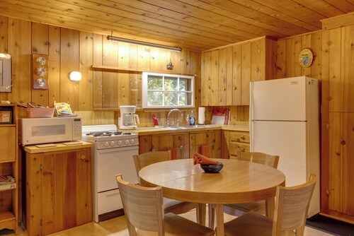 Cozy 'rivershire Retreat Cabin' Near Traverse City