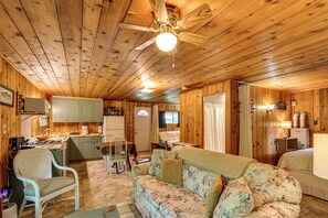 Interior - Cozy 'rivershire Retreat Cabin' Near Traverse City (Traverse City)