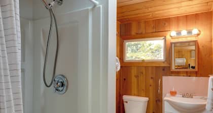 Cozy 'rivershire Retreat Cabin' Near Traverse City