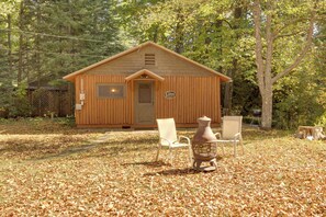 Apartment (0 Bedroom) | Front of property - Cozy 'rivershire Retreat Cabin' Near Traverse City (Traverse City)