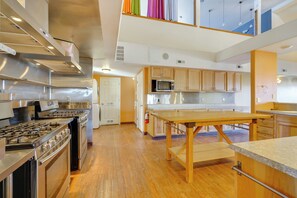 House (5 Bedrooms) | Interior