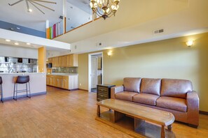 House (5 Bedrooms) | Interior