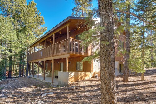 Luxe Cabin w/ Game Room: Near Zion Natl Park!