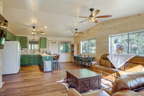 House (3 Bedrooms) | Interior