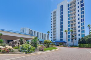 Apartment (2 Bedrooms) | Interior - 1 Mi to Beach! Resort Retreat w/ Pool in Destin (Destin)