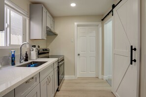 Apartment (0 Bedroom) | Interior - Shop, Sip & Explore: Couple's Retreat in Oakland! (Oakland)
