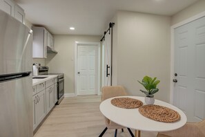 Apartment (0 Bedroom) | Interior - Shop, Sip & Explore: Couple's Retreat in Oakland! (Oakland)