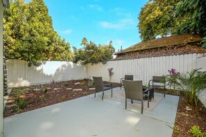 Apartment (0 Bedroom) | Interior - Shop, Sip & Explore: Couple's Retreat in Oakland! (Oakland)