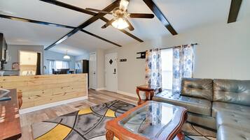 House (2 Bedrooms) | Interior