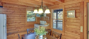 Access to Community Marina! Lake-view Murray Cabin