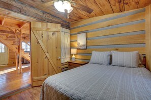 House (3 Bedrooms) | Interior - Access to Community Marina! Lake-view Murray Cabin (Murray)