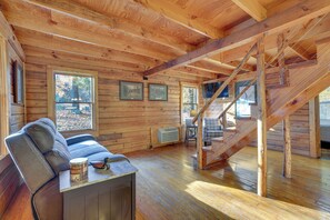 House (3 Bedrooms) | Interior - Access to Community Marina! Lake-view Murray Cabin (Murray)