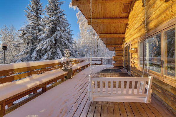 House (2 Bedrooms) | Interior - Explore Fairbanks! Authentic Log Cabin w/ Views (Fairbanks)