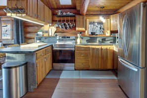 House (2 Bedrooms) | Interior - Explore Fairbanks! Authentic Log Cabin w/ Views (Fairbanks)