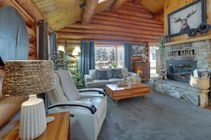 House (2 Bedrooms) | Interior - Explore Fairbanks! Authentic Log Cabin w/ Views (Fairbanks)