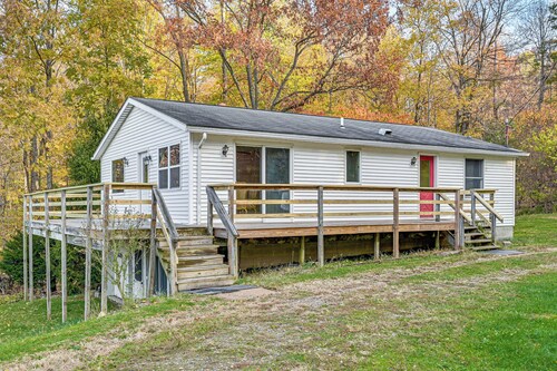 Dirt Road Digs - Quiet Home in Lakeville!