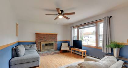 15 Mi to Cochran's Ski Area: Cozy Home w/ Yard!