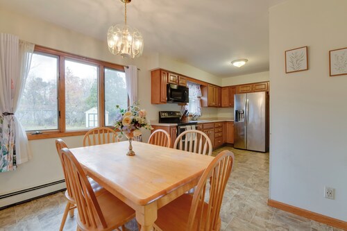 15 Mi to Cochran's Ski Area: Cozy Home w/ Yard!