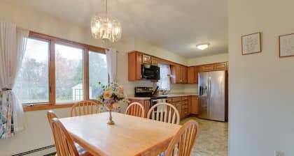 15 Mi to Cochran's Ski Area: Cozy Home w/ Yard!