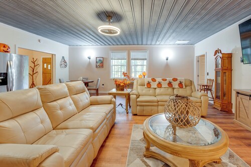 Cozy Couples Escape w/ Patio in Northwest Georgia