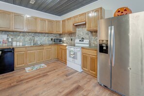 House (1 Bedroom) | Interior - Cozy Couples Escape w/ Patio in Northwest Georgia (Resaca)