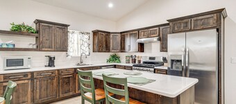 Hike & Ski! Home w/ Dog-friendly Yard in Eagar