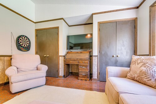 Relaxing Cabin Retreat w/ Games! Louisbug Hideaway