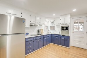 House (3 Bedrooms) | Interior - Updated Getaway w/ Sauna & Yard in Bloomsbury! (Bloomsbury)