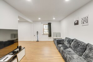 House (3 Bedrooms) | Interior - Updated Getaway w/ Sauna & Yard in Bloomsbury! (Bloomsbury)