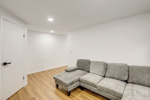 Updated Getaway w/ Sauna & Yard in Bloomsbury!