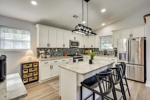 House (3 Bedrooms) | Interior - Coastal Convenience! Mt Pleasant Gem 2 Mi to Ocean (Mount Pleasant)
