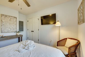 House (3 Bedrooms) | Interior - Coastal Convenience! Mt Pleasant Gem 2 Mi to Ocean (Mount Pleasant)