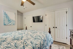 House (3 Bedrooms) | Interior - Coastal Convenience! Mt Pleasant Gem 2 Mi to Ocean (Mount Pleasant)