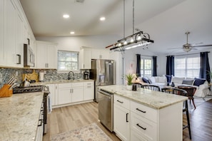 House (3 Bedrooms) | Interior - Coastal Convenience! Mt Pleasant Gem 2 Mi to Ocean (Mount Pleasant)