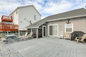 House (4 Bedrooms) | Interior - Walk to Public Beach: Bayfront Jersey Home w/ View (Newport)
