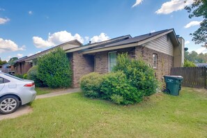Interior - 3 Mi to Afb: Wfh-friendly Hub in Warner Robins! (Warner Robins)