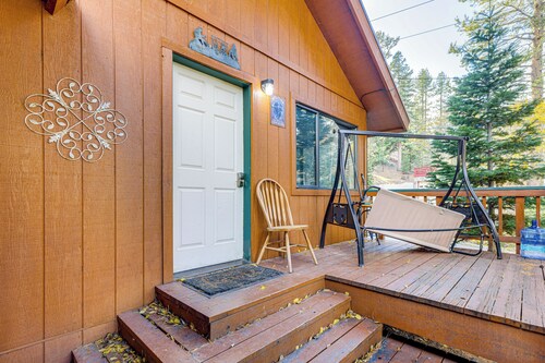 1 Mi to Skiing! Cabin Hideaway on June Lake Loop