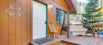 1 Mi to Skiing! Cabin Hideaway on June Lake Loop