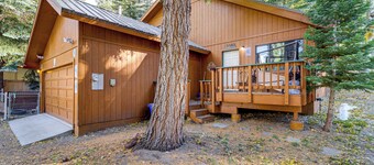 1 Mi to Skiing! Cabin Hideaway on June Lake Loop